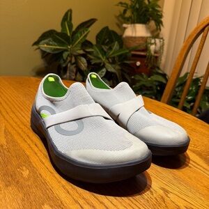 OOFOS OOMG LOW MENS SHOES SIZE 10